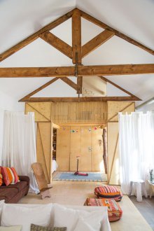 Παιδικό δωμάτιο για ένα κορίτσι στη σοφίτα