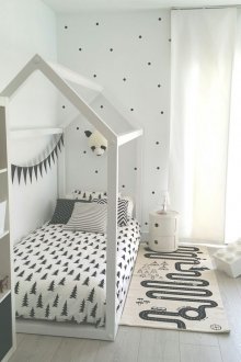 Παιδικό δωμάτιο για ένα κορίτσι σε μονόχρωμο στυλ