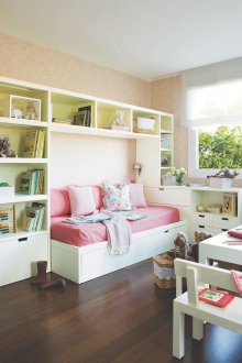 Παιδικό δωμάτιο για ένα κορίτσι με ράφια