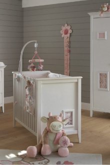 Παιδικό δωμάτιο για ένα κορίτσι στο στυλ της Προβηγκίας