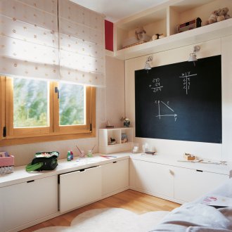 Παιδικό δωμάτιο για κορίτσια με ντουλάπες