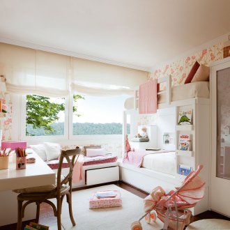 Παιδικό δωμάτιο για το κορίτσι με κουρτίνες