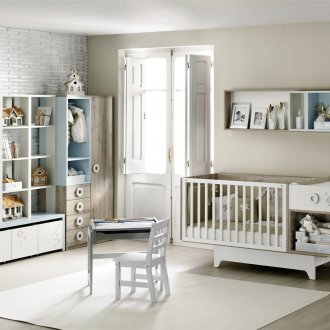 Το παιδικό δωμάτιο για ένα αγόρι είναι λευκό