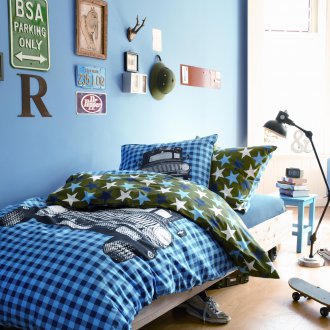 Παιδικό δωμάτιο για ένα αγόρι με κρεβάτι