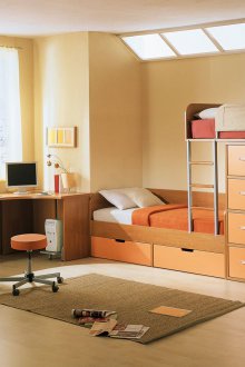 Επίπεδα έπιπλα στο παιδικό δωμάτιο για το αγόρι