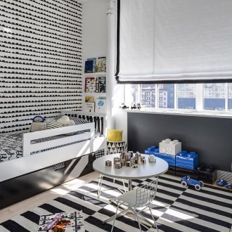 Παιδικό δωμάτιο για ένα αγόρι σε μονόχρωμη σχεδίαση