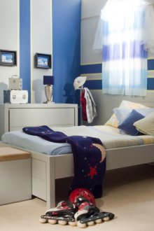 Το παιδικό δωμάτιο για το αγόρι είναι γκρίζο