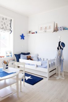 Παιδικό δωμάτιο για ένα αγόρι με διακοσμητικά αστέρια