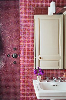 Κόκκινο ιώδες λουτρό