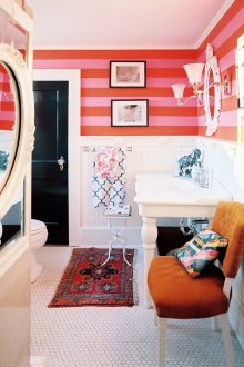 Red striped walls in the bathroom