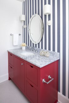 Κόκκινο βάθρο στο μπάνιο