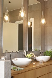 Επιτοίχιο καθρέφτη μπάνιου