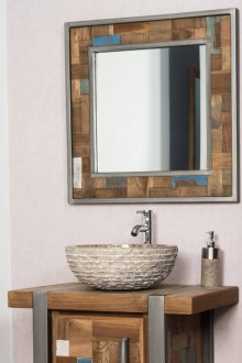 Καθρέφτης μπάνιου πλαισιωμένο