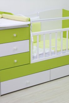 Παιδικό ασπρόμαυρο κρεβάτι μετασχηματισμού