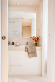 Τριχωτό καθρέφτη μπάνιου