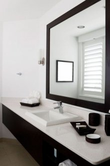 Καθρέφτης στο λουτρό