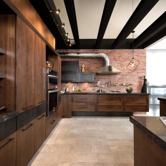 Σκληρή σκοτεινή κουζίνα