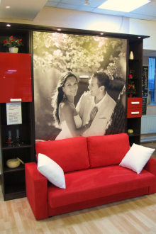 Μαύρο και κόκκινο μετατρέψιμο ντουλάπι