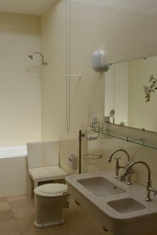 Καλωσορισμένο μπάνιο με ντους