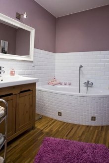 Συνδυασμένο μπάνιο με γωνιακή μπανιέρα