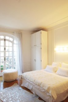 Πλύνετε στην οροφή στο υπνοδωμάτιο