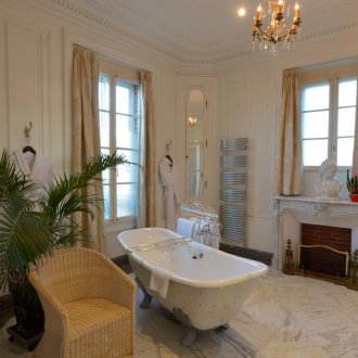 Πλύνετε στην οροφή του μπάνιου