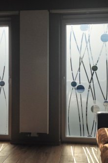 Βιτρώ φιλμ στα παράθυρα στο σαλόνι