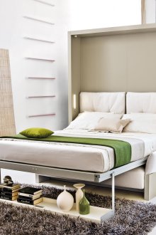 Η γκρι μεταμορφωτική θήκη γίνεται κρεβάτι