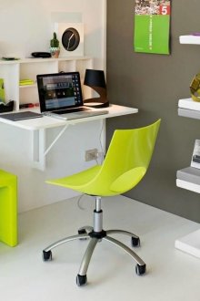 Μετατρέποντας τα ράφια και έναν άνετο χώρο εργασίας