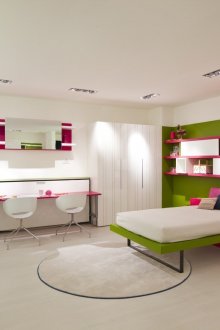 Διπλό εργασιακό χώρο και μετατρέψιμο κρεβάτι στο υπνοδωμάτιο