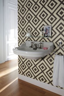 Αυτοκόλλητη μεμβράνη στον τοίχο