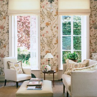 Λευκή ταπετσαρία floral