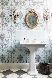 Λευκή ταπετσαρία με μοτίβο