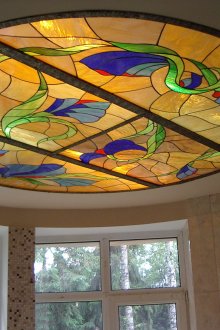 Γυάλινη οροφή από στρογγυλό γυαλί στο σπίτι