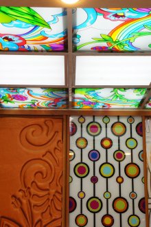Πολύχρωμη οροφή από βιτρό