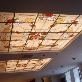 Πλακάκια από τετράγωνη οροφή από γυαλί με floral μοτίβο