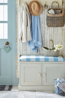 Ολοκλήρωση του διαδρόμου με ταπετσαρία κάτω από ένα δέντρο