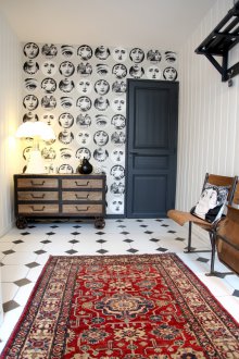 Διακόσμηση του διαδρόμου με εκτυπωμένη ταπετσαρία