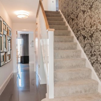 Τελειώνοντας το διάδρομο με βελούδο ταπετσαρία