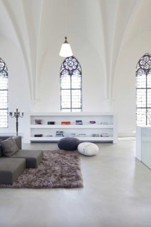 Παράθυρα με τοξωτά παράθυρα σε μοντέρνο εσωτερικό