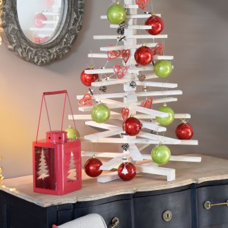 Διακόσμηση ενός διαμερίσματος στούντιο με κορμό από ξύλο