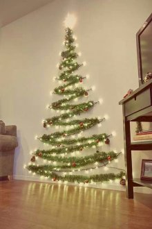 Διακόσμηση του τείχους ενός διαμερίσματος ενός δωματίου για το νέο έτος