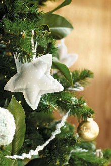 Διακόσμηση Πρωτοχρονιάς με παιχνίδια από ύφασμα