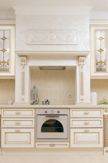 Βιτρώ σε μια κλασική κουζίνα