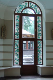 Αψιδωμένο βιτρό στο εσωτερικό