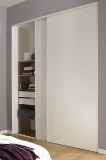 Συρόμενη ντουλάπα λευκού χρώματος