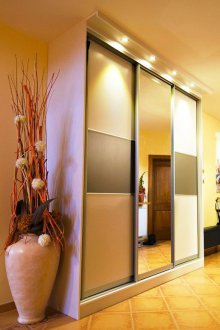 Συρόμενη ντουλάπα στο διαμέρισμα