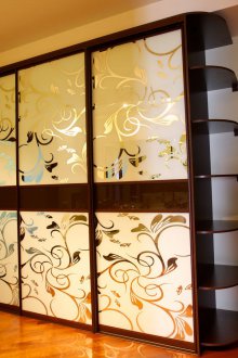 Γκαρνταρόμπα με αμμοβολή