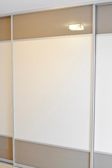 Συρόμενη πλαστική ντουλάπα