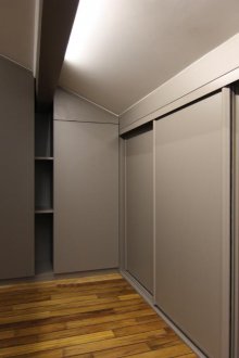 Συρόμενη ντουλάπα γκρι